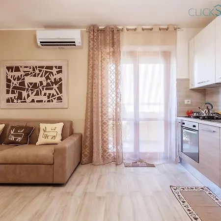 Lovely Next To The With Air Conditioning And Wifi *