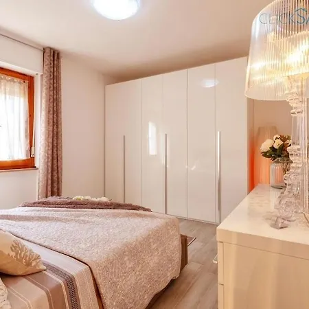 Lovely Next To The With Air Conditioning And Wifi *