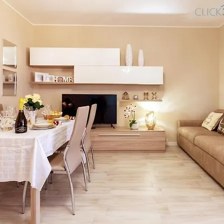 Lovely Next To The With Air Conditioning And Wifi Apartment *