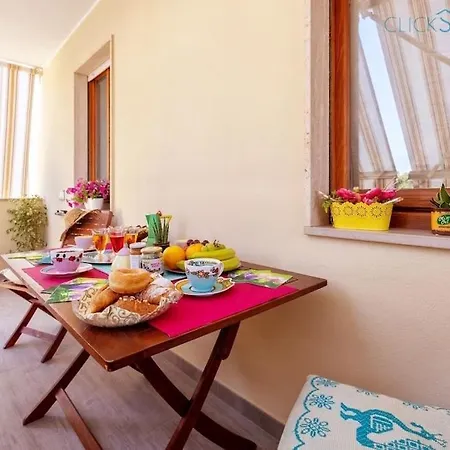 Apartment Lovely Next To The With Air Conditioning And Wifi