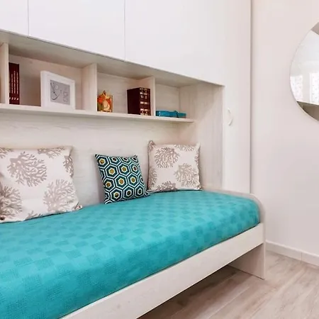 Apartment Lovely Next To The With Air Conditioning And Wifi